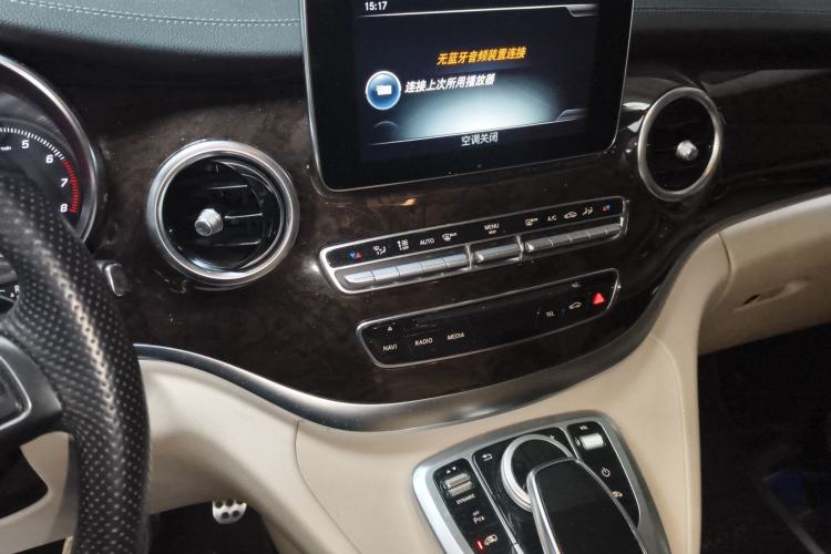 Used Mercedes-Benz V-Class 2018 V 260 L Prestige Extended Version China VI Audio And AC Panel