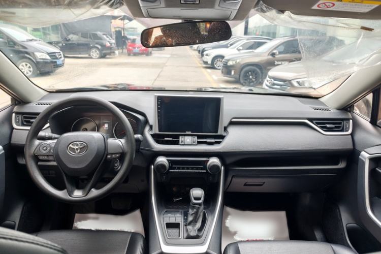 Used Toyota Wildlander 2022 Updated Version 2.0L CVT Two-Wheel Drive Leading Edition
