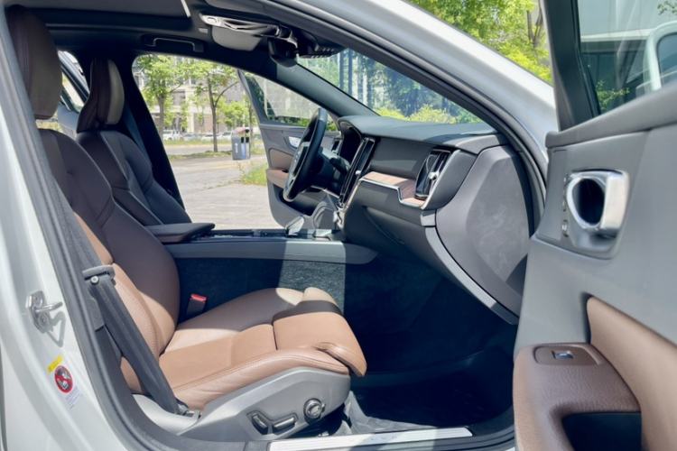 Used Volvo S60 2022 B4 Zhiyuan Luxury Edition
