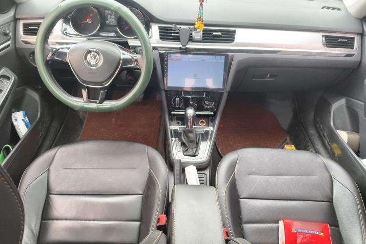Used Volkswagen Bora 2017 1.6L Automatic Comfort Model Center Console