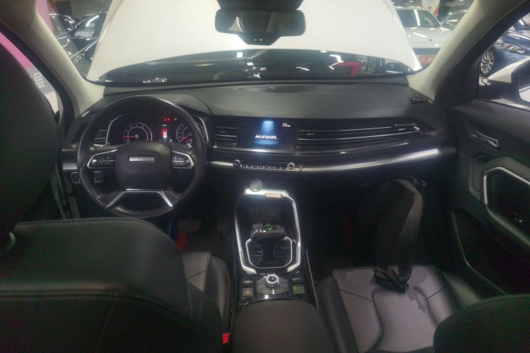 Used Haval H6 2017 Red Label 2.0T Automatic Two-Wheel Drive ZhiShang Model Center Console