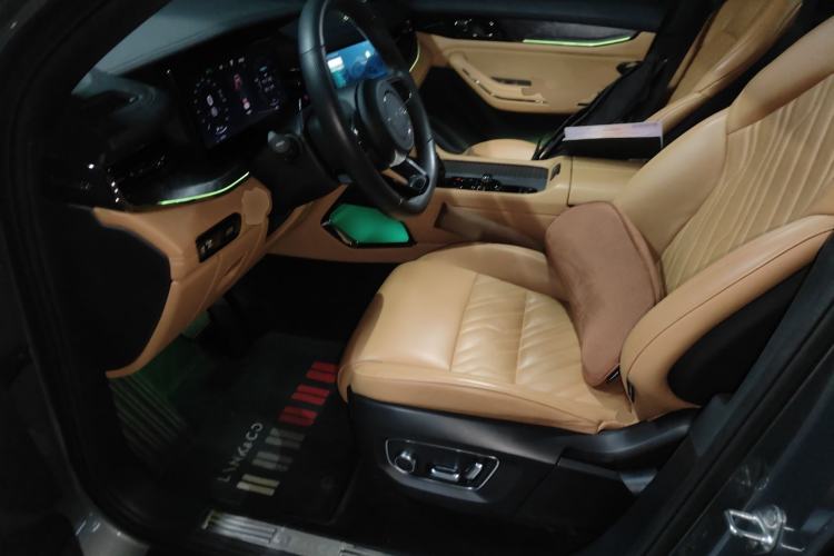 Used Lynk & Co 09 2021 2.0T Halo Six-Seater
