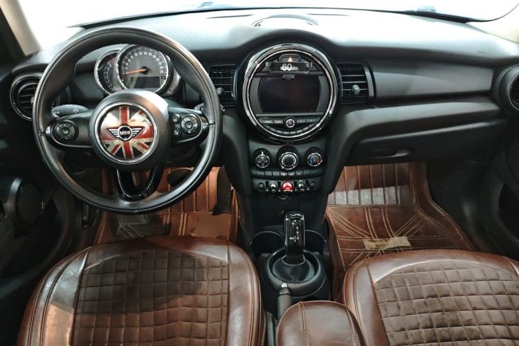 Used MINI 2019 1.5T ONE Five-Door Edition Center Console