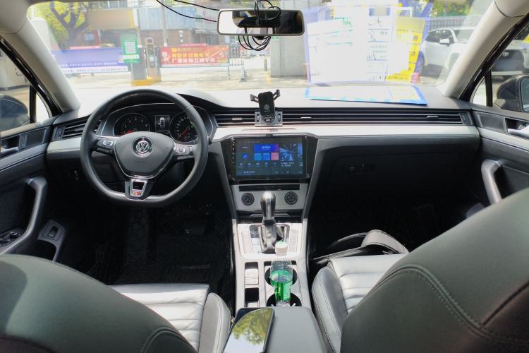 Used Volkswagen Magotan 2018 280TSI DSG Enjoyment Model Center Console