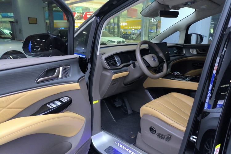 Used Denza D9 2022 EV 600 Four-Wheel Drive Prestige Model