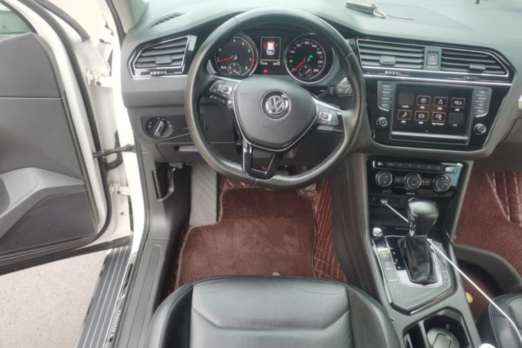 Used Volkswagen Tiguan L 2017 330TSI Automatic Two-Wheel Drive Luxury Edition Steering Wheel