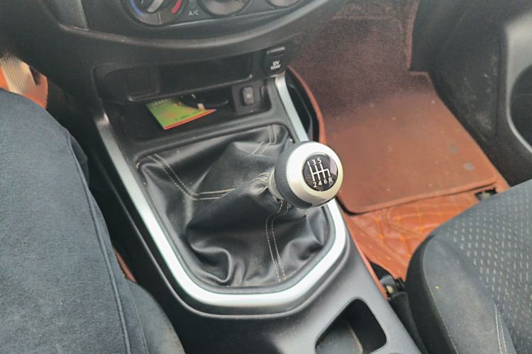 Used Nissan Terra 2018 2.5L Manual Two-Wheel Drive Elite Edition Gear Lever