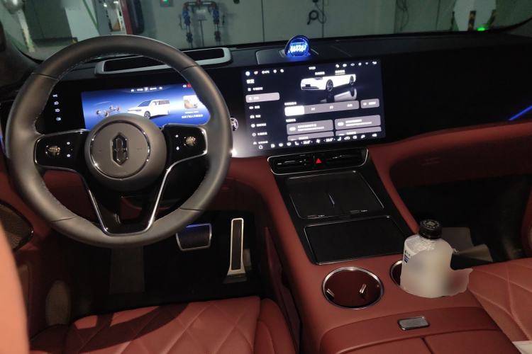 Used Hima AITO M8 2025 Extended-Range Ultra Version 53.4 kWh 5-Seater Edition Center Console