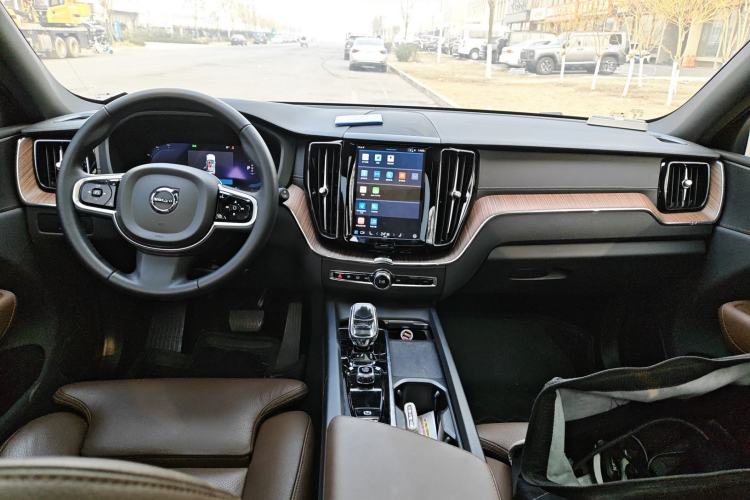 Used Volvo XC60 New Energy 2024 T8 Plug-in Hybrid Long-Range All-Wheel Drive Smart Luxury Edition
