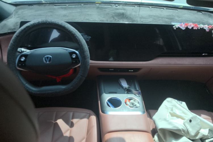 Used CHANGAN CS75 PLUS 2025 4th Generation 1.5T New Blue Whale Smart Flagship Version Center Console