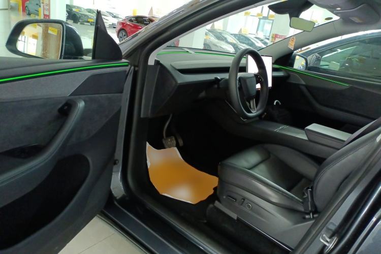 Used Tesla Model Y 2025 Long-Range All-Wheel-Drive Version