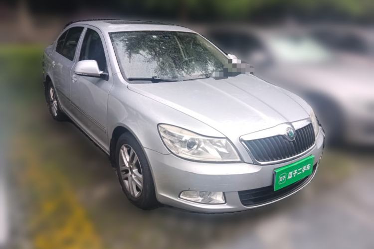 Used Skoda Octavia 2013 1.6L Manual Yijun Edition Front Right 45 Deg