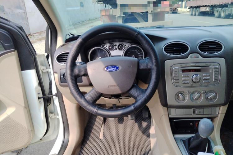 Used Ford Focus 2013 Sedan Classic 1.8L Manual Base Model