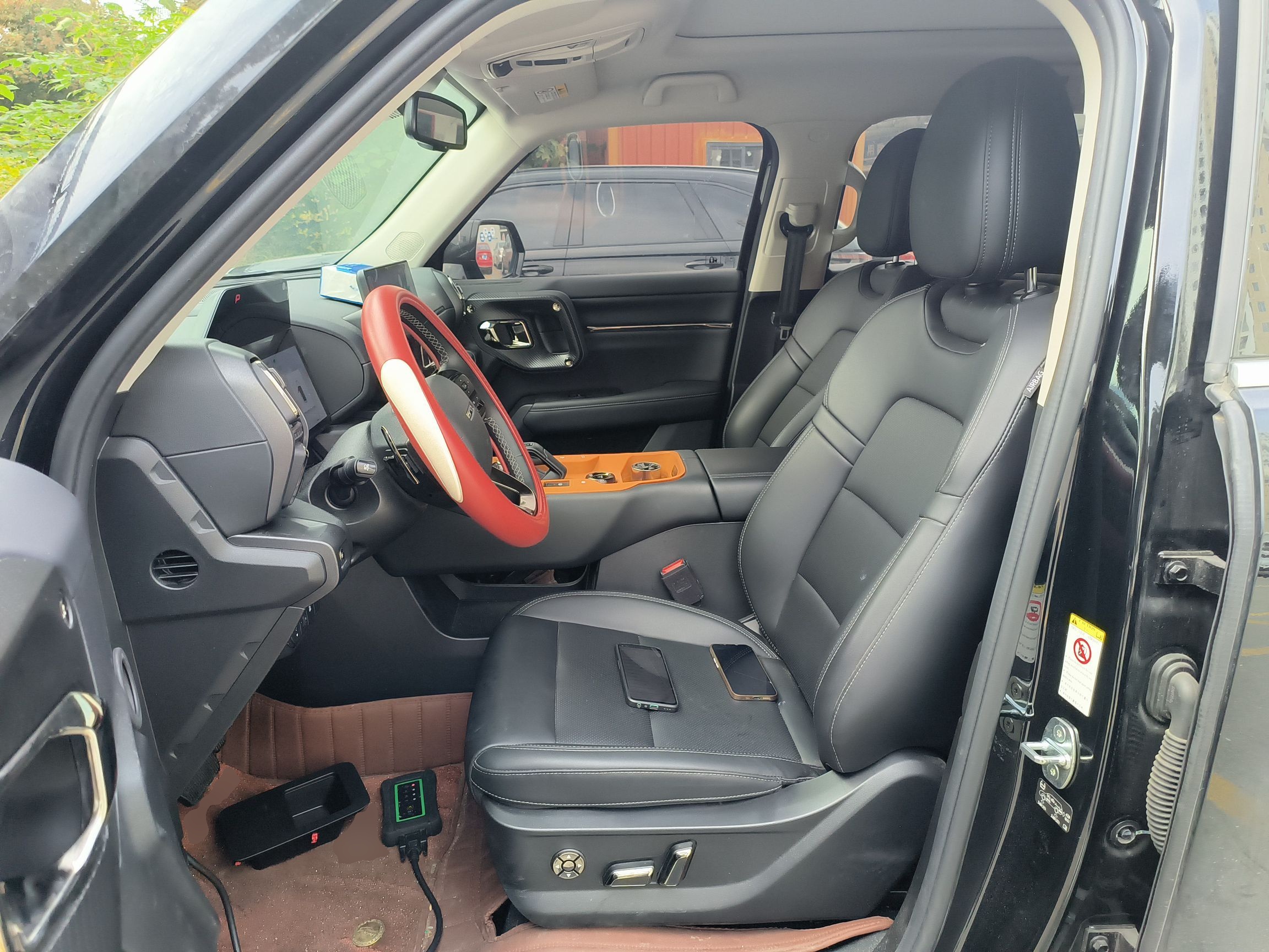 المقاعد الأمامية داخل السيارة