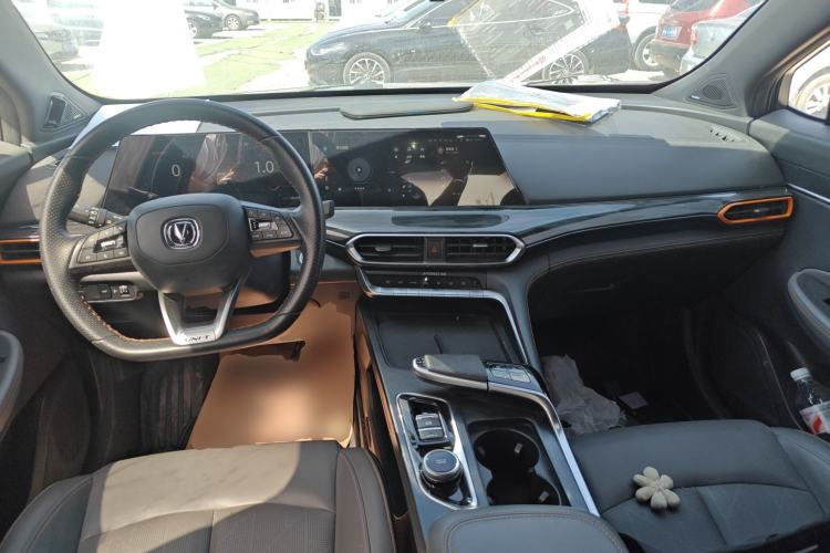 Used CHANGAN UNI-T 2022 1.5T Flagship Edition Center Console