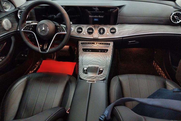 Used Mercedes-Benz E-Class New Energy 2022 Restyled E 350 e L Plug-in Hybrid Sedan Center Console