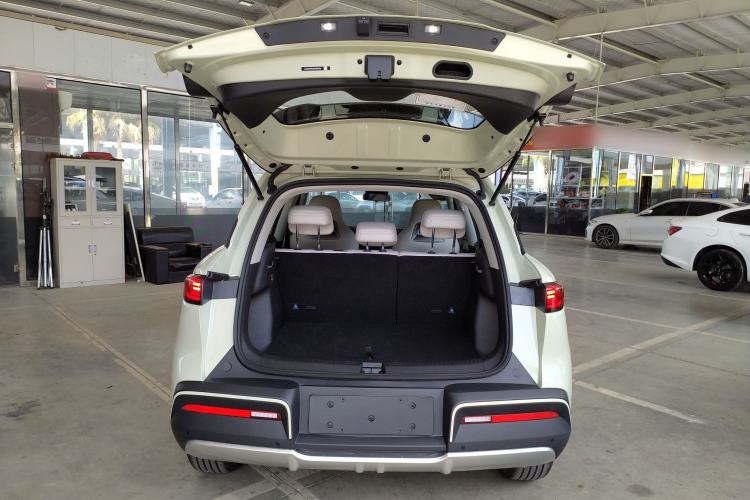 Used BYD Yuan UP 2025 Model 301KM Leading Version Trunk