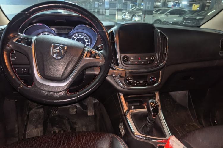 Used Baojun 560 2016 1.8L Manual Luxury Edition Center Console