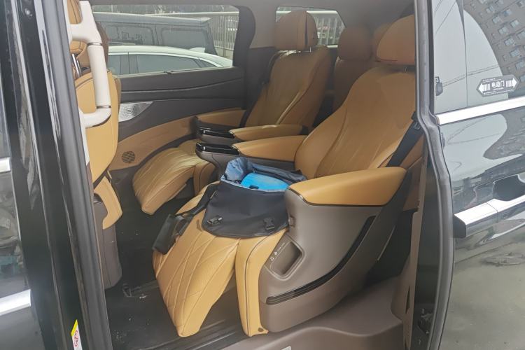 Used Denza D9 2022 EV 620 Prestige Model Left Rear Seat