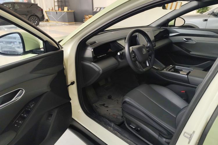 Used BYD Qin L 2025 EV 545KM Beyond Version Driver Seat