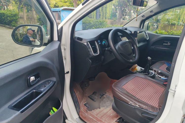 Used Jinbei Gold Hiace 2023 1.5L Passenger Vehicle Engineering Lion 5/6/7 Seater Driver Seat