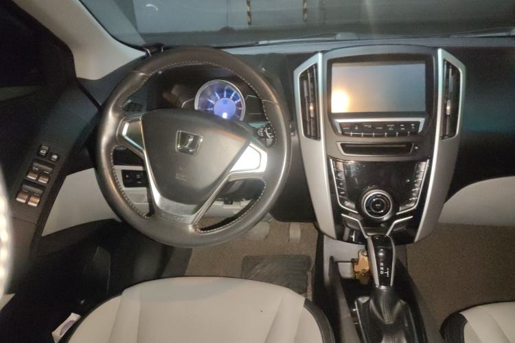 Used Luxgen U6 SUV 2014 1.8T Fashion Edition Steering Wheel