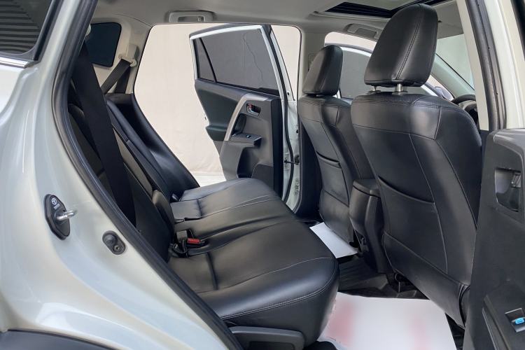 Used Toyota RAV4 2019 2.0L CVT Two-Wheel Drive Fashion X Limited Edition China VI Standard Interior 8