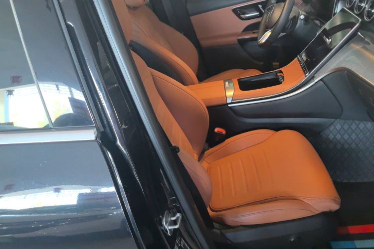 Used Mercedes-Benz GLC 2023 Facelift GLC 260 L 4MATIC Dynamic Version 5 Seats