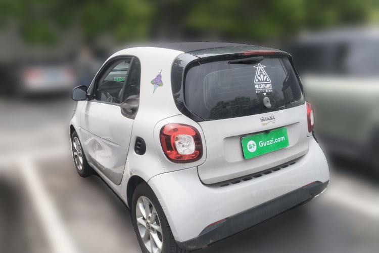 Used smart fortwo 2015 1.0L 52 kW hardtop Dynamic version