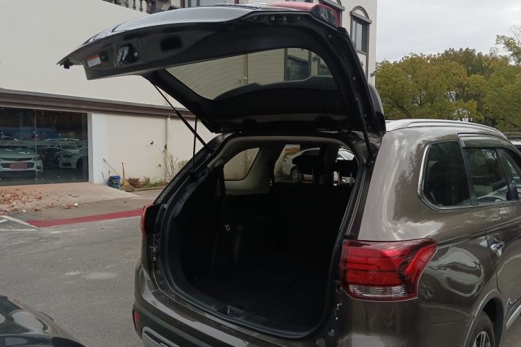 Used Mitsubishi Outlander 2019 2.4L 4x4 Zhi Xiang Edition 7 Seats China V Emission Standard