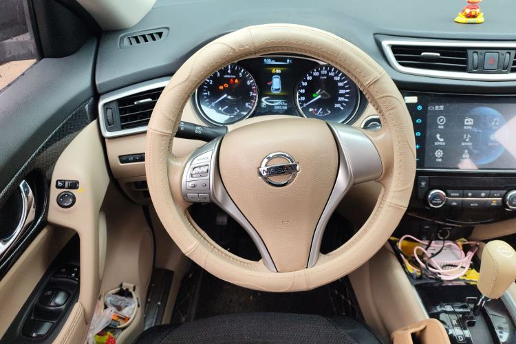 Used Nissan X-Trail 2014 2.5L CVT Leading Edition 4WD
