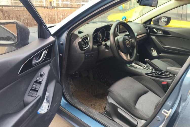 Used Mazda 3 Axela 2016 Hatchback 1.5L Automatic Luxury Model
