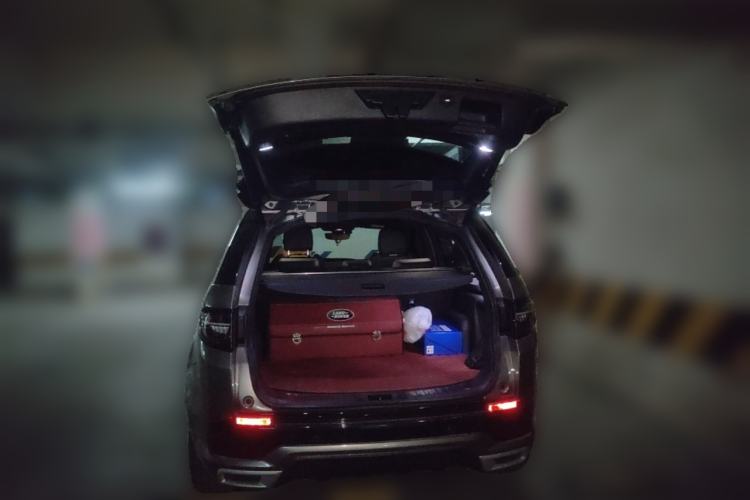 Used Land Rover Discovery Sport 2022 Revised Version 249 PS R-Dynamic S Performance Edition 5 Seats Trunk