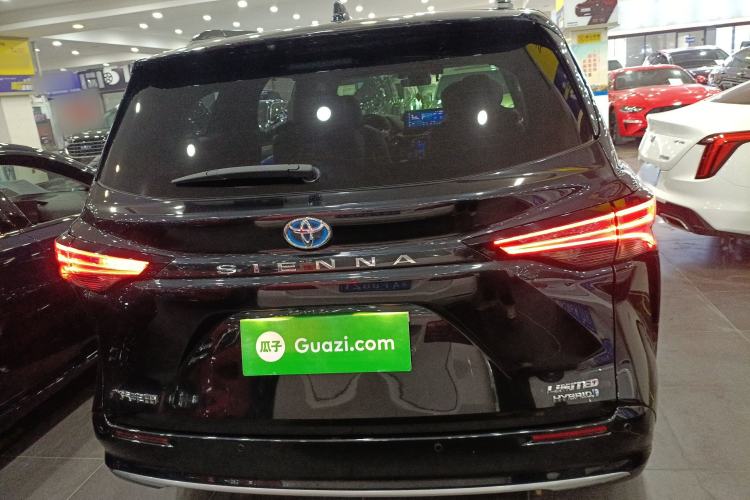 Used Toyota SIENNA 2023 2.5L Hybrid Deluxe Edition
