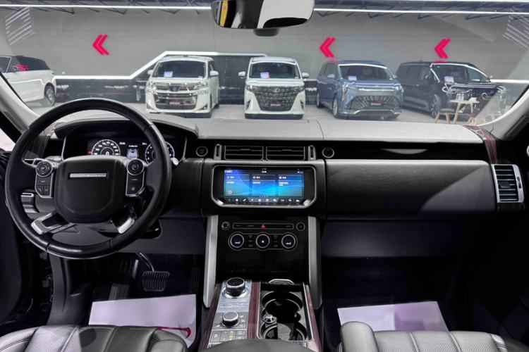 Used Land Rover Range 2017 3.0 SC V6 Vogue Extended Version Interior 5