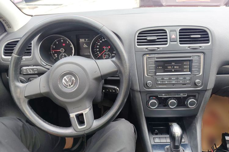 Used Volkswagen Golf 2012 1.6L Automatic Comfort Model Center Console
