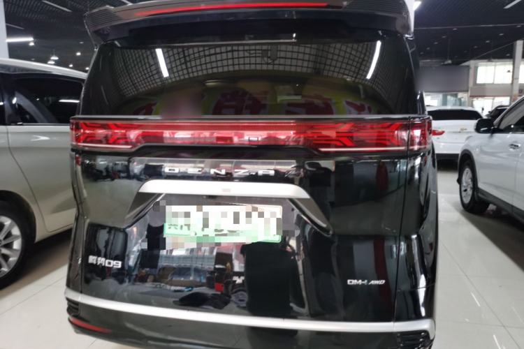 Used Denza D9 2024 DM-i 980 Four-Wheel Drive Prestige Model Rear