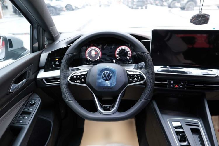 Used Volkswagen Golf 2025 Facelift 300TSI R-Line Interior 2