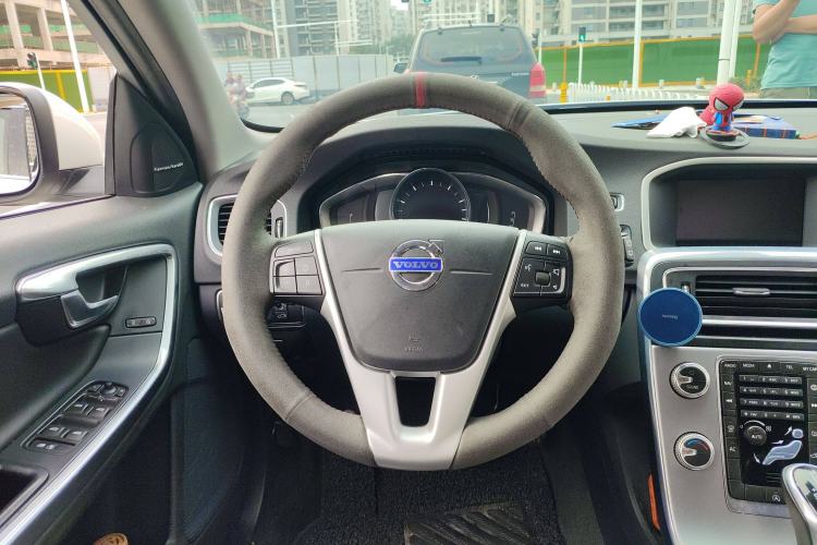 Used Volvo V60 2017 T4 Smart Edition China V Standard
