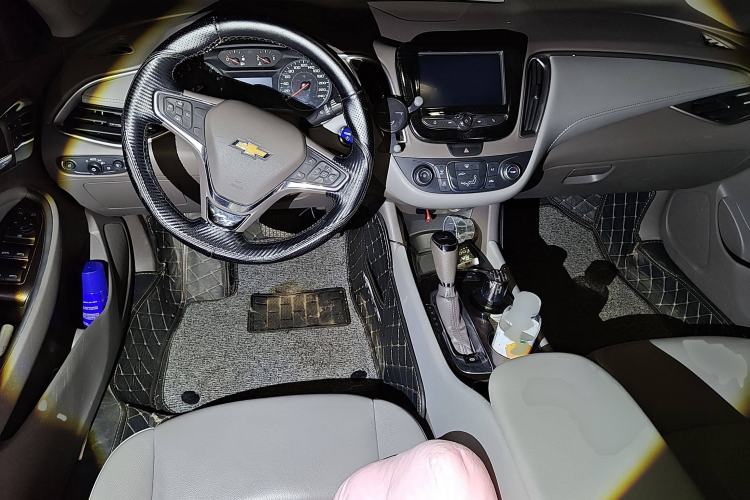 Used Chevrolet Malibu XL 2018 530T Automatic Luxury Edition Center Console