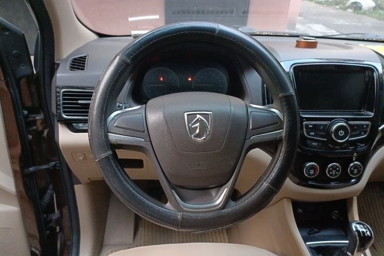 Used Baojun 730 2014 1.5L manual Comfort ESP version 7 seats Steering Wheel