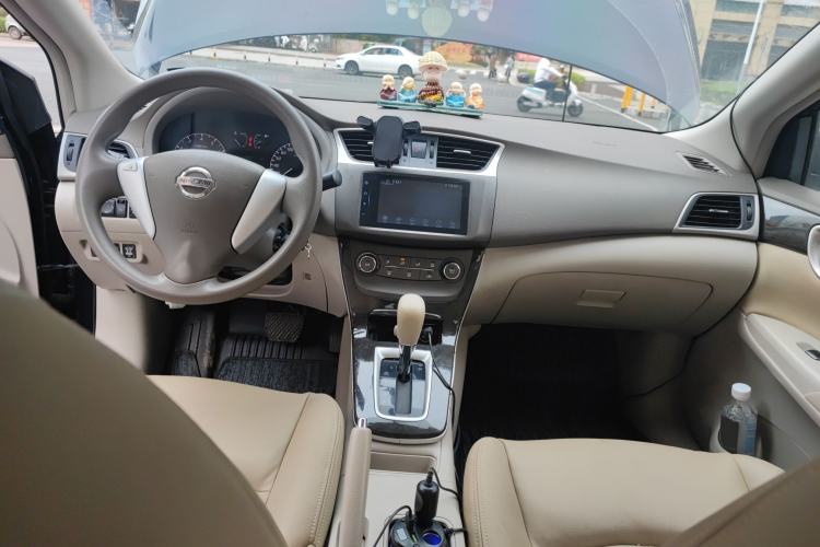 Used Nissan Sylphy 2012 1.6XE CVT Comfort Edition Center Console