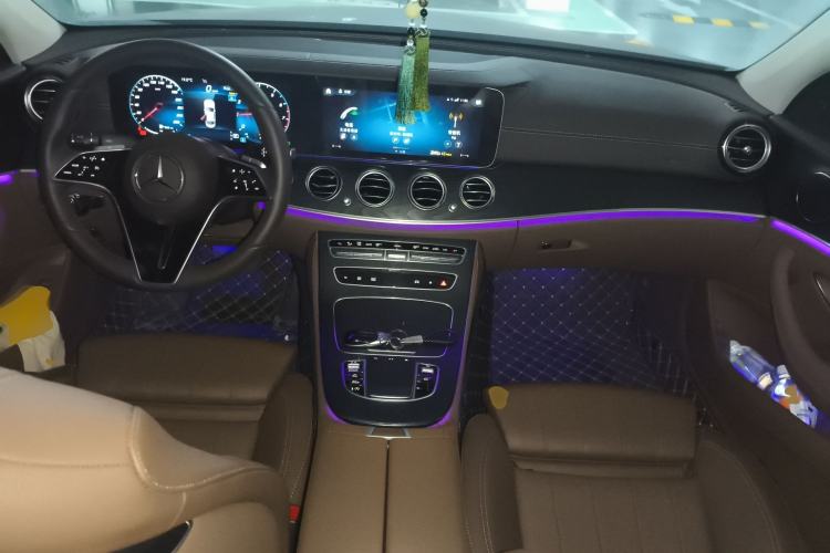 Used Mercedes-Benz E-Class 2023 E 260 L Center Console