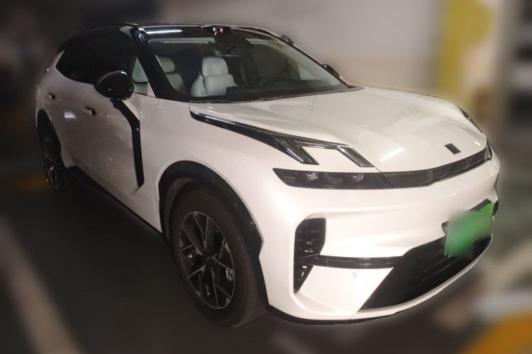 Used Lynk & Co 08 EM-P 2026 Model 160 Long-Range Ultra Front Right 45 Deg