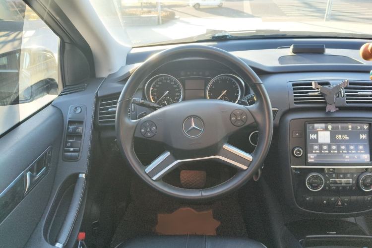 Used Mercedes-Benz R-Class 2017 R 320 4MATIC Business Edition Prestige Model
