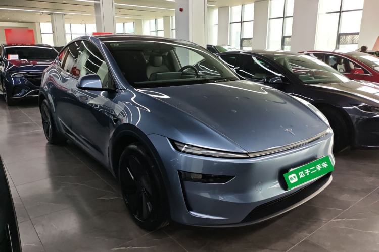 Used Tesla Model Y 2025 Rear-Wheel Drive First Edition Front Right 45 Deg