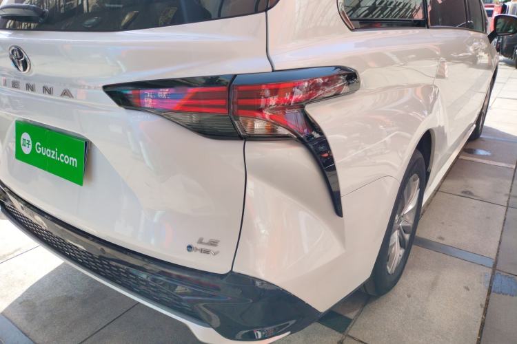 Used Toyota SIENNA 2024 2.5L Hybrid Comfort Edition Right Rear Taillight