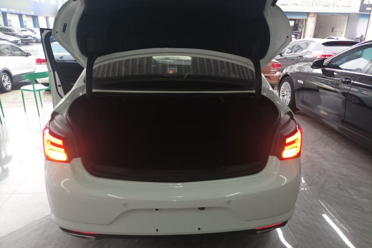 Used Buick Verano 2019 Sedan 20T Dual-Clutch Leading Model Trunk