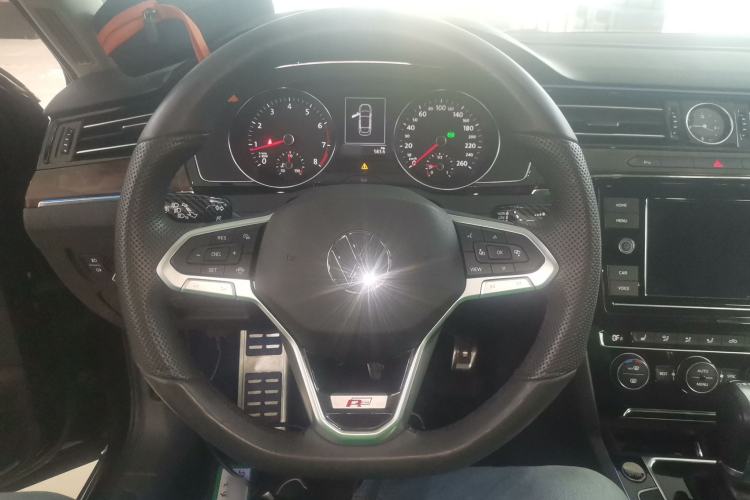 Used Volkswagen Magotan 2019 330TSI DSG Luxury Version China VI Standard Steering Wheel