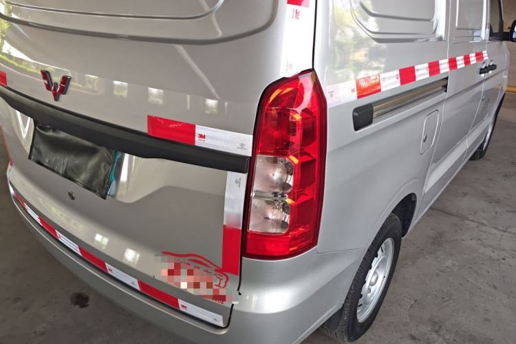 Used Wuling Hongguang V 2022 1.5L Jingqu Edition Enclosed-Window Vehicle with Electric Power Steering LAR Right Rear Taillight
